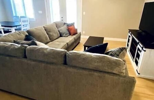 Cedar Hills House | The Mountain Escape | New Private Hot Tub | BBQ | Private Patio | Completely...