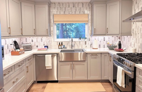 Lake Arrowhead House | The Mountain Forest Hygge - Outdoor Oasis, Hot tub/Spa, EV charger, Views