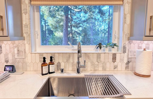 Lake Arrowhead House | The Mountain Forest Hygge - Outdoor Oasis, Hot tub/Spa, EV charger, Views