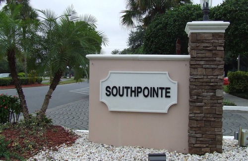 Ventura Condo | "The Mouse" + the "Comforts of Home"