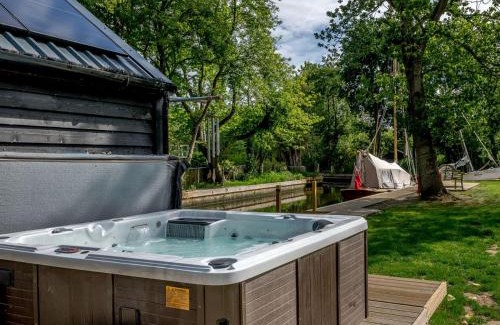 Irstead House | The Mowle