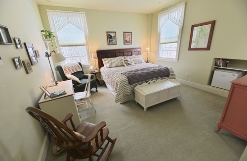 Canandaigua Bed & Breakfast | The Muir - Exclusive Ensuite, Garden View