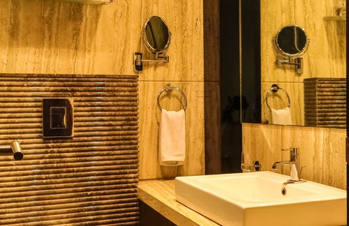 Jasola Hotel | The Nanee Suites