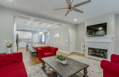 Nashville House | The Nations Native - Stunning 4BR - Private Yard