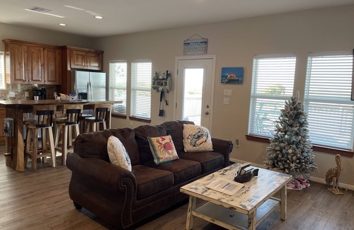 Cedar Lane House | “The Nauti Seagull” Fish right off the pier, huge peaceful lot & Amazing sunsets