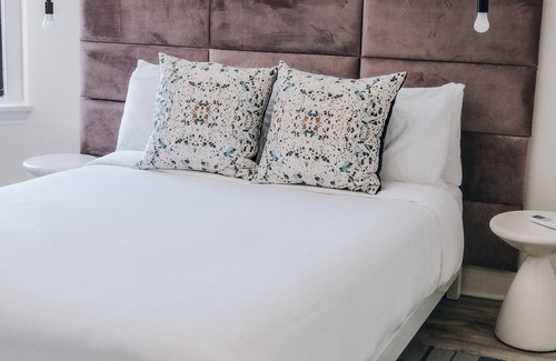 Park West Hotel | The Neighborhood Hotel - Lincoln Park 303 - Two Bedroom