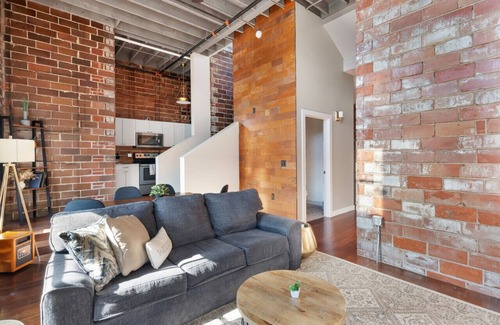 Downtown Apartment | The Nelson Lofts Penthouse (2BR)