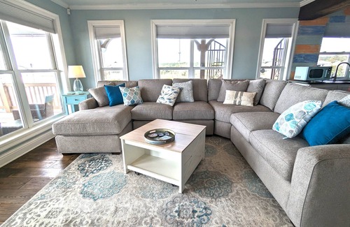 Long Beach House | The Nest - A waterfront cottage sitting high above the tree tops