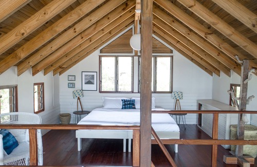 Kutani Cabin | The nest - on the overhang