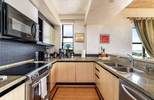 South Beach Apartment | The Netherland R5F on OceanDr + Park&Gym