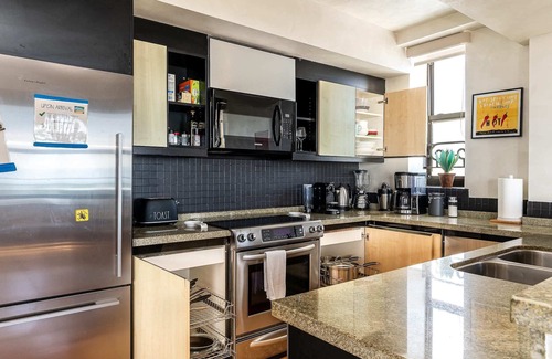 South Beach Apartment | The Netherland R5F on OceanDr + Park&Gym