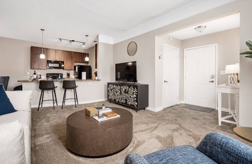 Summit Station Apartment | The New Albany Retreat | 2-Car Garage | No Steps!
