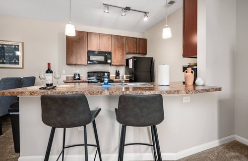 Summit Station Apartment | The New Albany Retreat | 2-Car Garage | No Steps!
