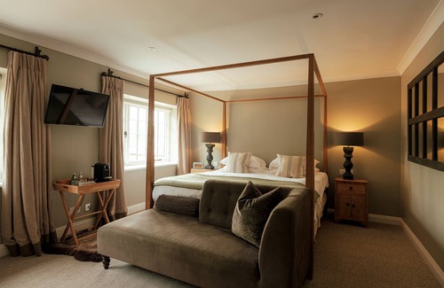 Coln St Aldwyns House | The New Inn
