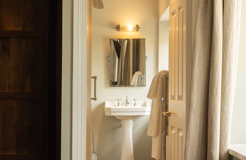 Coln St Aldwyns House | The New Inn