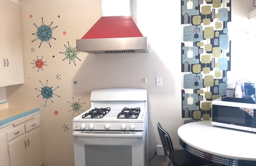 Moreno Valley Apartment | The New Star Motel with Studio-Kitchens: 1950s Extended-Stay Lodging and Retreat Center