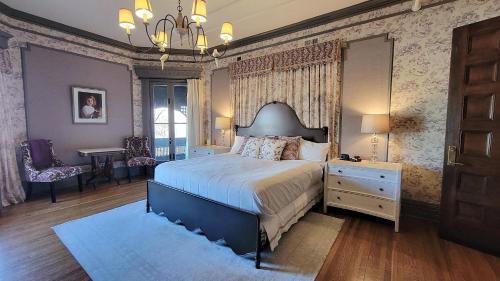 Summit - University Bed & Breakfast | The New Victorian Mansion Bed & Breakfast