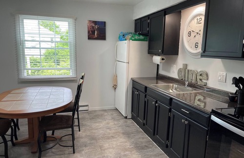 Girard Apartment | The New Yorker 2 Hrs to Pittsburgh, Buffalo 1hr, Cleveland 1hr 15 & Erie 20 Min