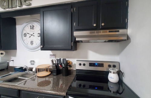 Girard Apartment | The New Yorker 2 Hrs to Pittsburgh, Buffalo 1hr, Cleveland 1hr 15 & Erie 20 Min