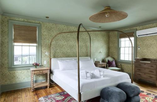 Harleston Village Bed & Breakfast | The Nicholas Veranda King Suite- 1 Block to King