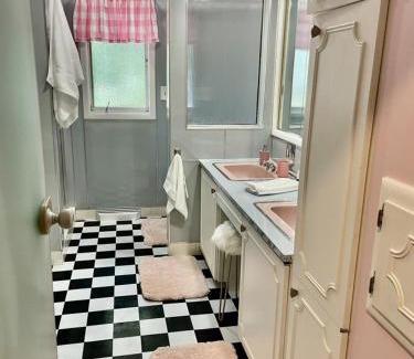 Cedar Rapids House | The Nifty Fifties in a Quiet Location