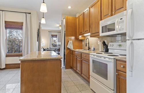 Hastings Apartment | The Nininger Historic Apt - Walk to DT and River, King Bed, Pet Friendly
