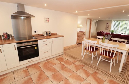 Great Longstone Cottage | THE NOOK AT TIMBERS, family friendly in Great Longstone
