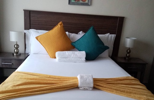 Tshabong Hotel | The Nook Guesthouse