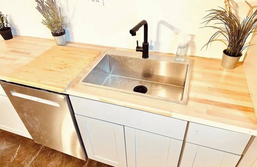 Peoplestown House | The Nordic Haven ATL - HOT TUB - 7 bedroom - 5000 sq ft - Near Beltline
