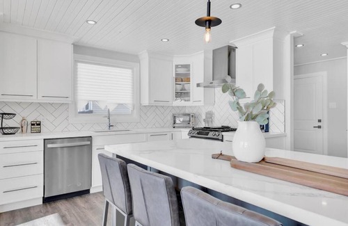 Centre Hastings Villa | The North Shore - Waterfront Cottage