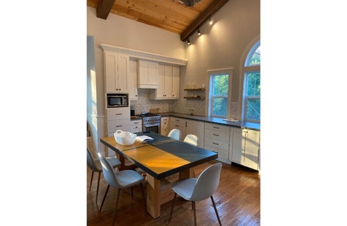 Old West Side Apartment | The NW Loft Luxury Studio in Historic Old West Side