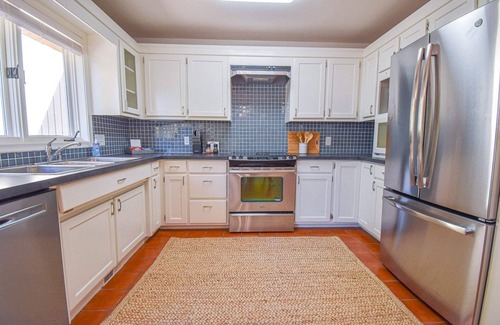 Fayetteville House | The Oak House - 1 mi from DT Fayetteville and UofA