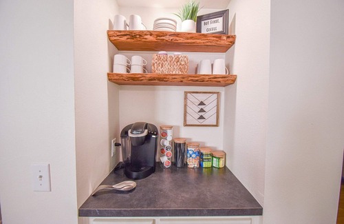 Fayetteville House | The Oak House - 1 mi from DT Fayetteville and UofA