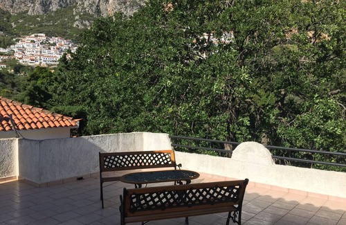 Voia House | The Oak House is located in a quiet environment, with panoramic sea view