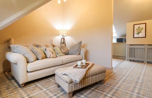 Wymondham Apartment | The Oak Room - Windmill Country Retreats