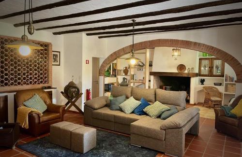 Avis House | The Oak Tree Farm - Open Layout Concept by Portus Alacer - Ideal for Families - Unplug, Unwind, and Reconnect with Nature