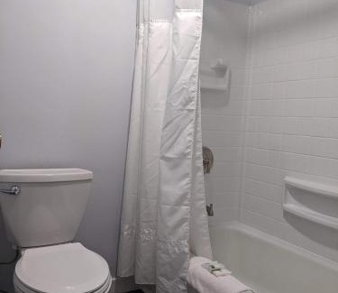 Sterling Hotel | The Oakwood Inn