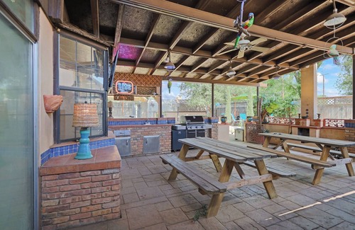 Lubbock House | The Oasis in West Texas. Relax, unwind and enjoy our West Texas Oasisn