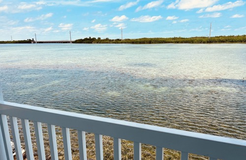 Bay Point House | The oasis-waterfront house