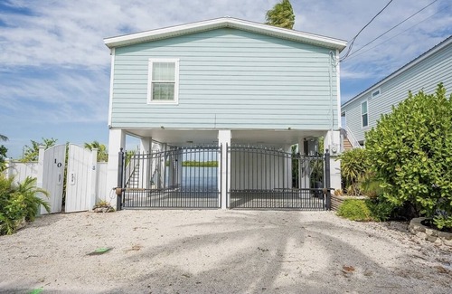 Bay Point House | The oasis-waterfront house