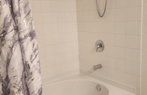Yulee House | The Ocean Sunflower Cottage 🌻Conviently located to beaches, airport & shopping.