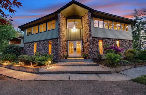 Cornelius House | The Octagon Family Retreat