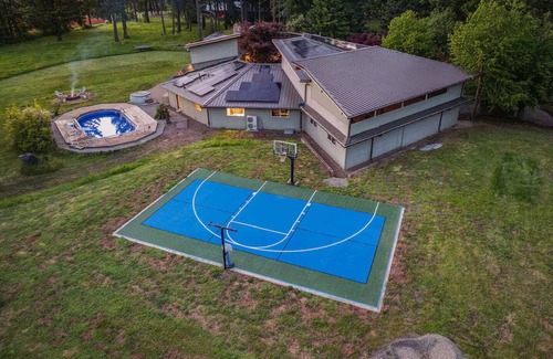 Cornelius House | The Octagon Family Retreat