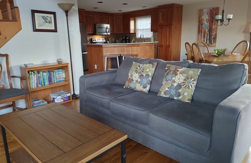 Franklin House | The Octagon House: long-range views, fireplace, easy access, close to town