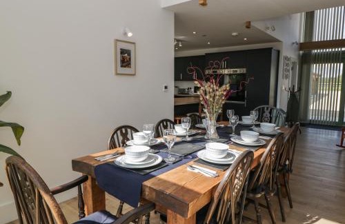 South Leigh House | The Old Barn