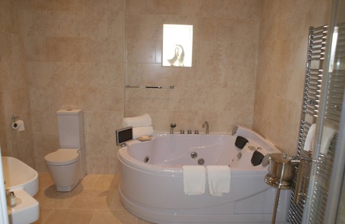 Llanmartin Hotel | The Old Barn Inn