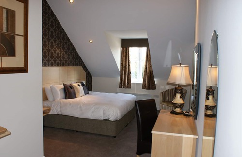 Llanmartin Hotel | The Old Barn Inn