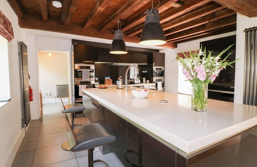 Glentham House | THE OLD BARN, pet friendly, character holiday cottage in Glentham