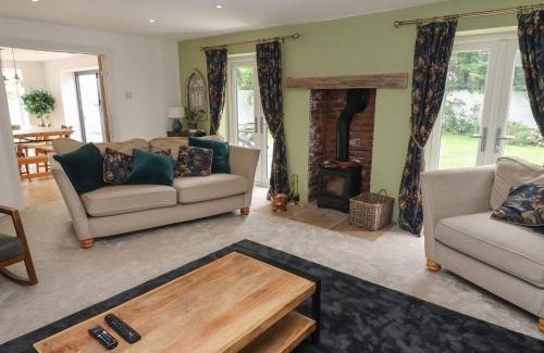 Glentham House | The Old Chapel