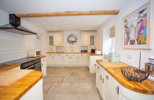 Fakenham House | The Old Chequers | Hot tub & Games room